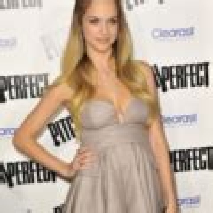 Alexis Knapp Biography: Husband, Age, Net Worth, Instagram, Photos, Movies, Wikipedia, Awards