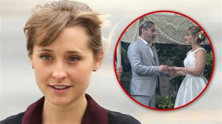Allison Mack’s Wife: Who is Allison Mack Dating?