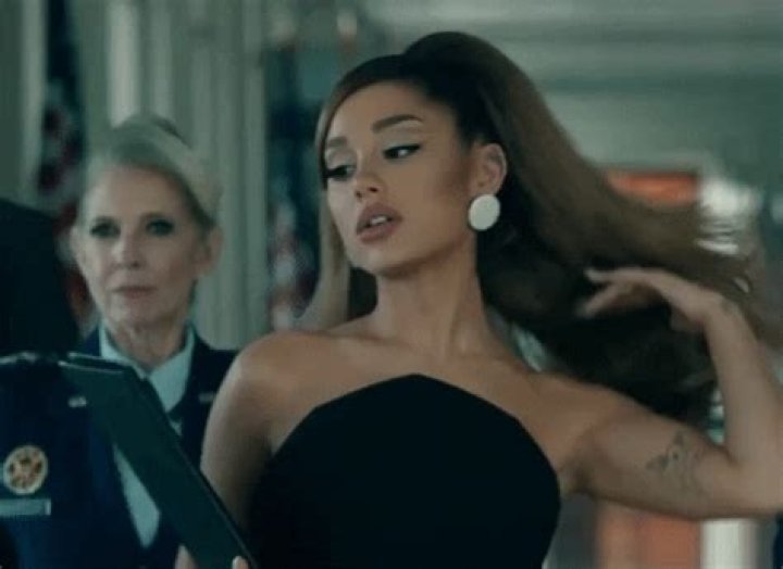 Ariana Grande Demands Attention: Diva Behavior Sign Of Deep Insecurity?