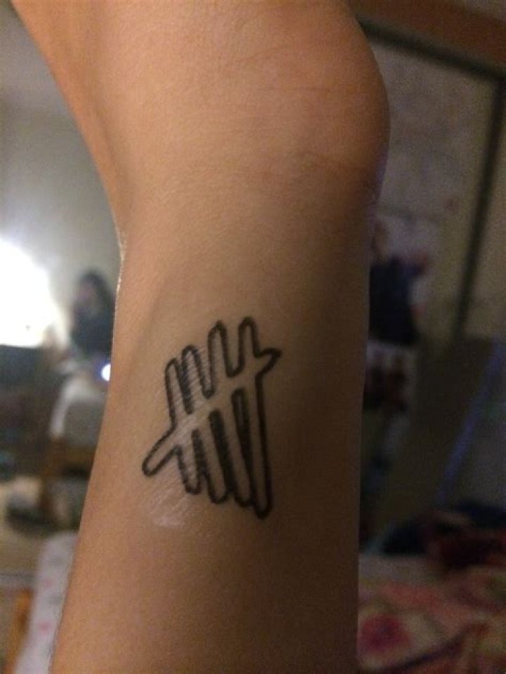 Ashton Irwin Has A New Tattoo