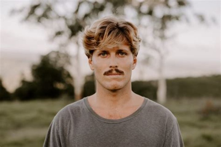 Australian singer/songwriter Ziggy Alberts reveals new single 'THE GREAT DIVIDE'