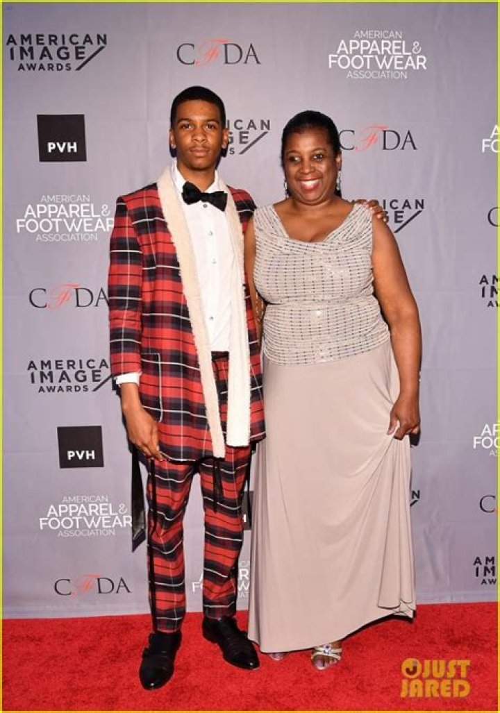 Know About Brett Gray; Height, Age, Net Worth, Facts, On My Block