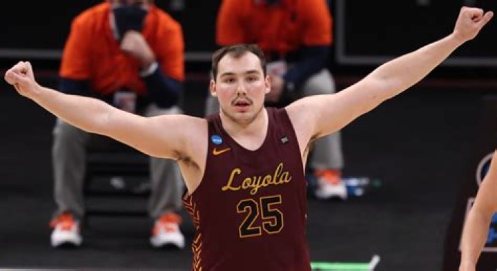 Fame | Cameron Krutwig net worth and salary income estimation Jan, 2024