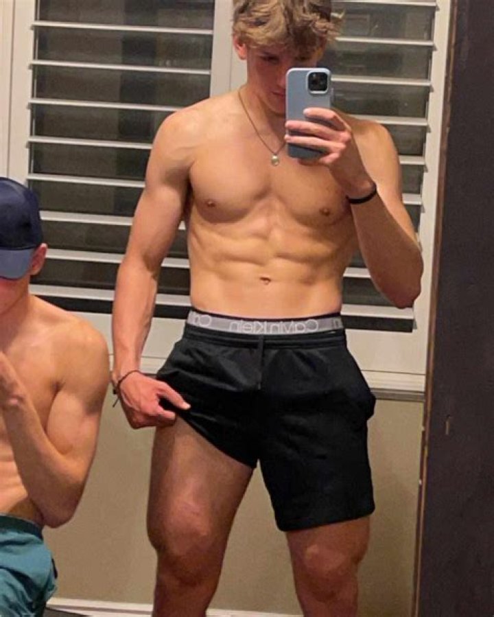 Carson Johns- Net Worth, Bio, Age, Height, Girlfriend, Height, Tik Tok, Career