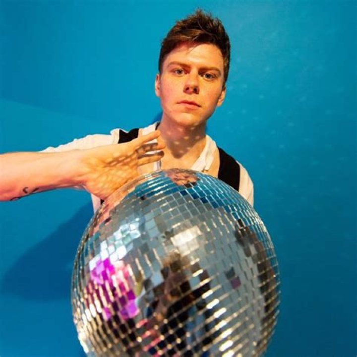 CelebMix Interview: Chaz Cardigan explores making decisions in life in his new EP