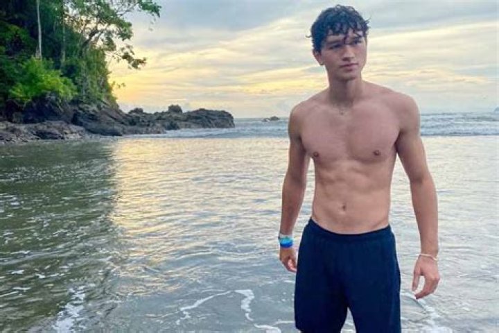 
Charlie Bushnell- Wiki, Age, Ethnicity, Girlfriend, Net Worth, Height, Career (Biographygist)	