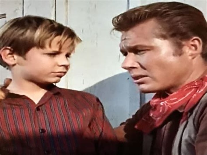 Dennis Holmes Net Worth, Age, Height, Bio, Birthday, Wiki!