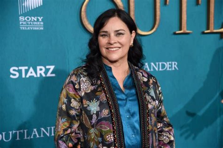Fame | Diana Gabaldon net worth and salary income estimation Jan, 2024