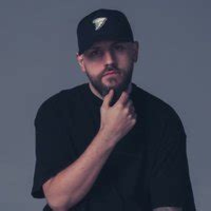 Dj Silk- Wiki, Age, Wife, Ethnicity, Net Worth, Height, Career