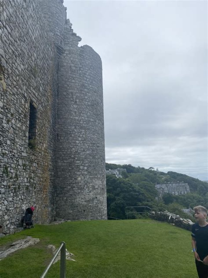 Eli Lieb releases uplifting and empowering new single 'Castles'