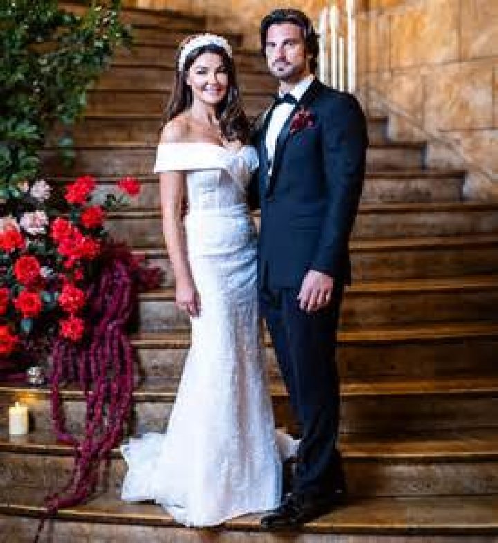 Who is Graham Elliot Dating – Graham Elliot's Wife & Exes