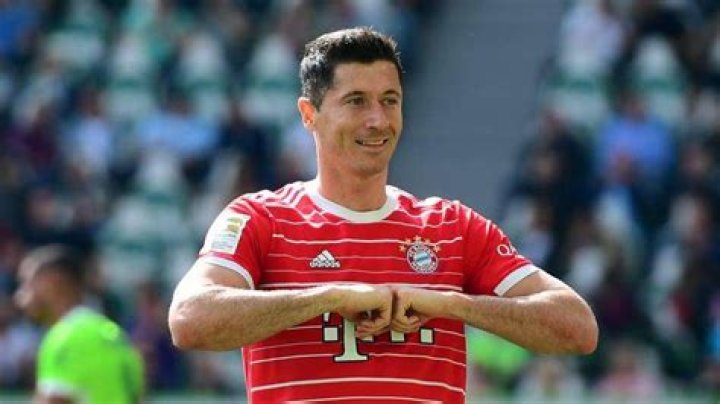 Grand Mere De Robert Lewandowski