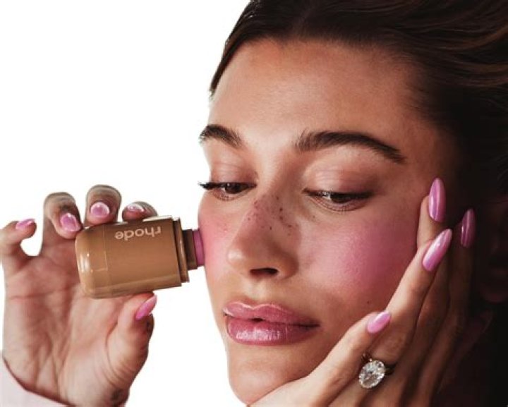 Hailey Baldwin To Release Her Own Makeup Line