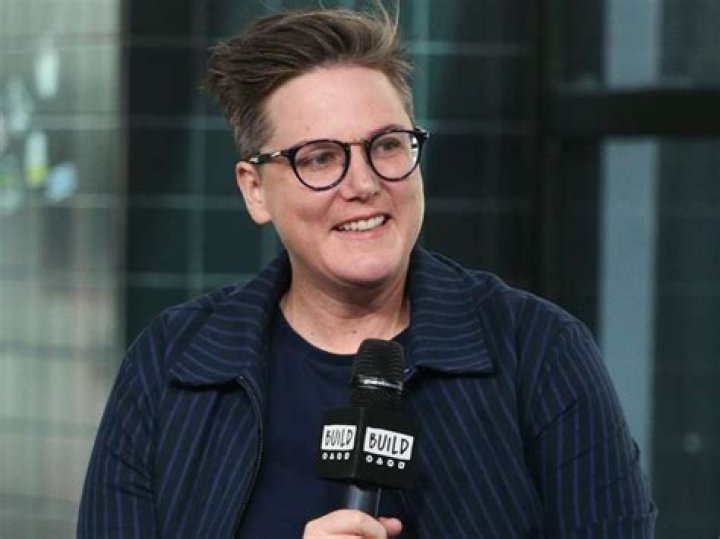 Hannah Gadsby's Wife, Jenney Shamash Biography: Net Worth, Age, Siblings, Children, Parents