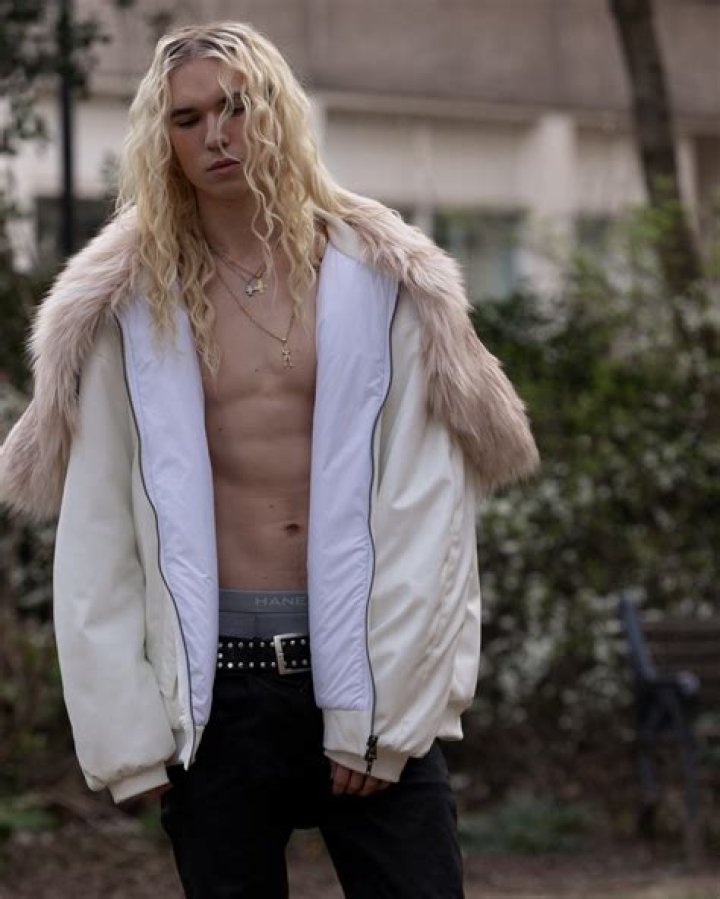 Hannes Van Dahl’s Girlfriend: Who is Hannes Van Dahl Dating?