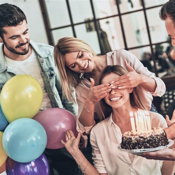 How to throw the best surprise party for your BFF