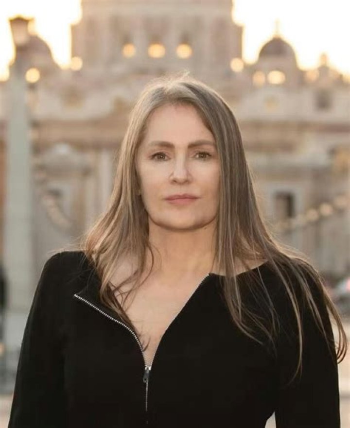 Fame | Ilze Scamparini net worth and salary income estimation Apr, 2024