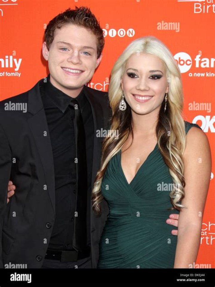 Is Sean Berdy Deaf, Dating Or Married? Who Is His Girlfriend, Wife?