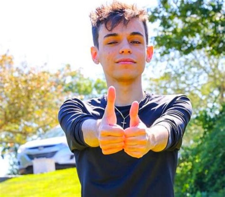 Who is Tic Tok Star Jacob Pina? Explore His wiki, bio, age, height, Thumb, Girlfriend, Instagram, and Dating!!