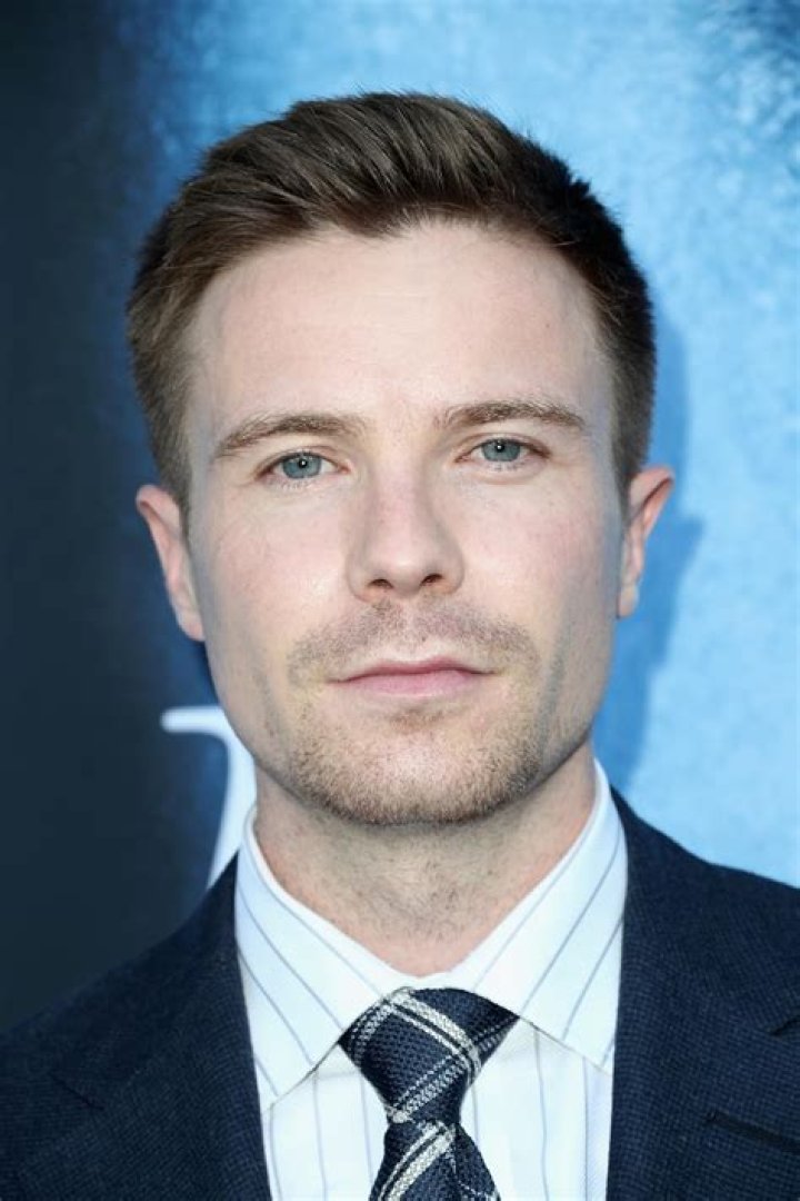 Joe Dempsie- Wiki, Age, Height, Net Worth, Girlfriend, Ethnicity