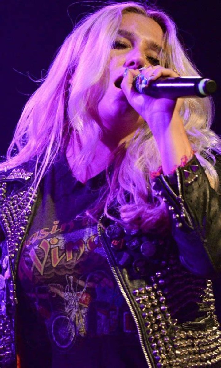 Kesha Sings 