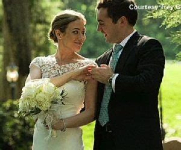 Age, Wedding, Bio, Net Worth, Husband, Height