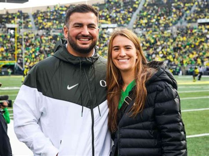 Know All About Hroniss Grasu Relationship With Girlfriend Sabrina Ionescu