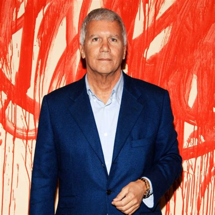 Fame | Larry Gagosian net worth and salary income estimation Apr, 2024