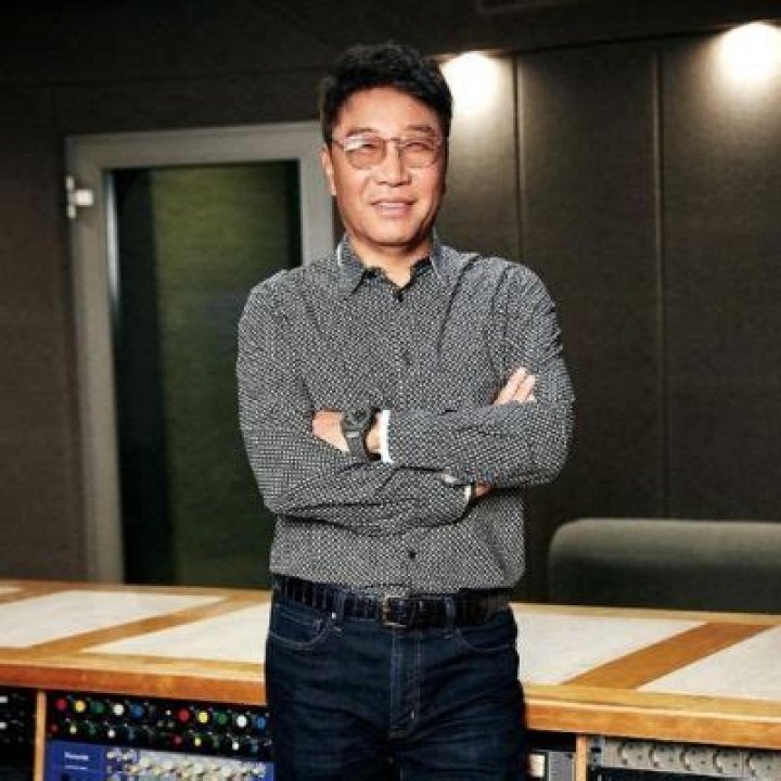 Lee Soo-man Sues SM Entertainment For Violating Agency Rules