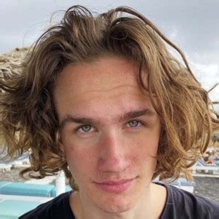 Leonardo DeValen - Net Worth, Age, Height, Birthday, Bio, Wiki!