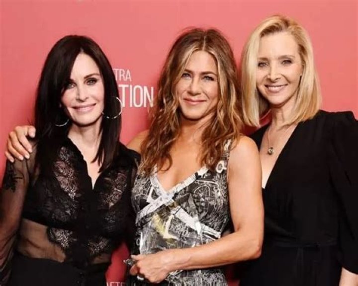 Lisa Kudrow's sister Helene Marla Kudrow Biography: Age, Movies, Husband, Net Worth, Twin, Friends