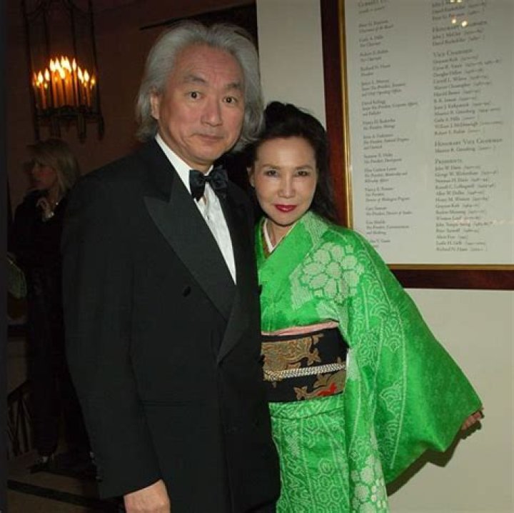 Michio Kaku’s Wife: Who is Michio Kaku Dating?