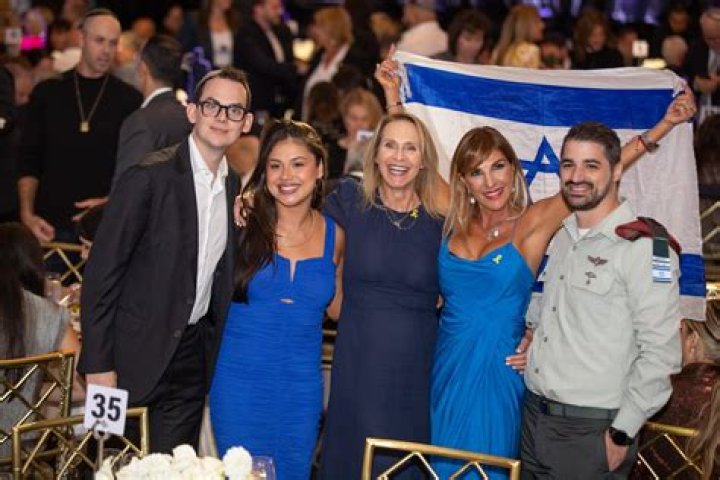 Moshe Kasher’s Wife: Who is Moshe Kasher Dating?