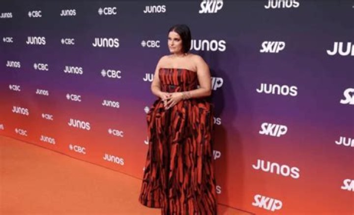 
Who Is Nelly Furtado’s Boyfriend? Rumored To Be Dating Hodgy Beats	