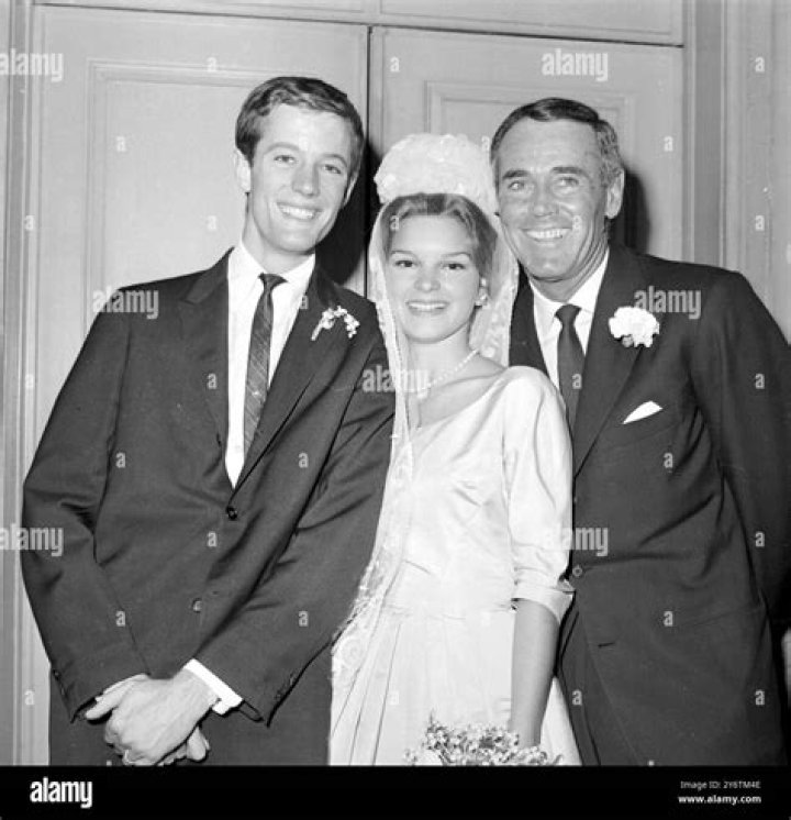 Peter Fonda's wife, Margaret DeVogelaere Biography: Net Worth, Children, Age, Net Worth, Wikipedia, Height | TheCityCeleb