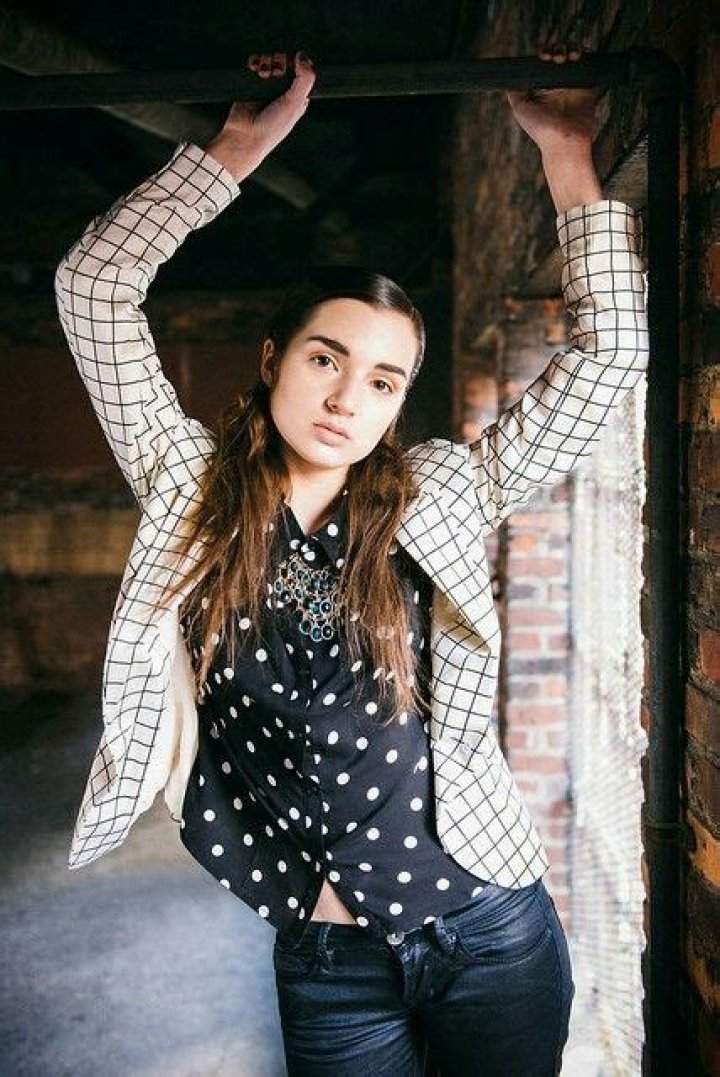 Poppy Biography: Age, Net Worth, YouTube, Songs, Parents, Sibling, Instagram, Height, Spouse 