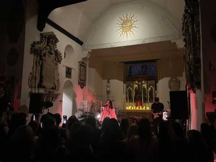 REVIEW: Alessi Rose delivers divine headline debut at St Pancras Old Church