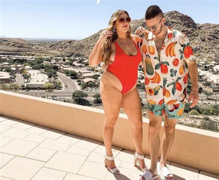 Who is “Curvy Wife Guy” Robbie Tripp? Explore His Wiki, Bio, Age, Height, Net Worth, Wife, & More!