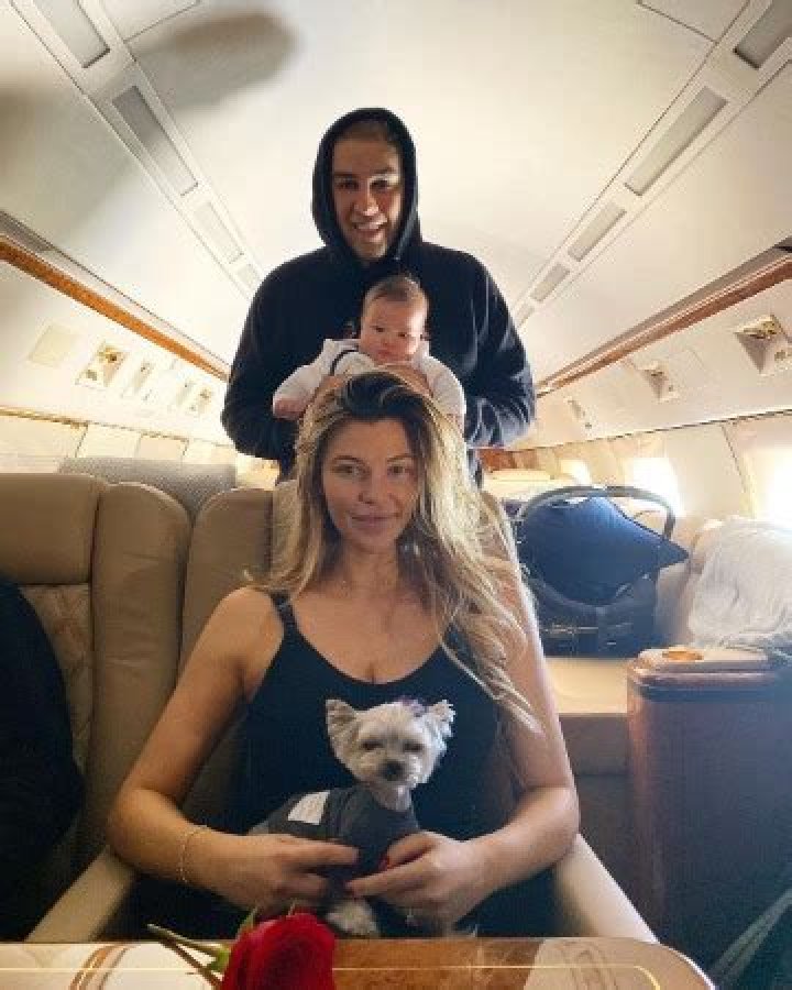 
Samantha Hoopes- Wiki, Biography, Age, Height, Net Worth, Husband	