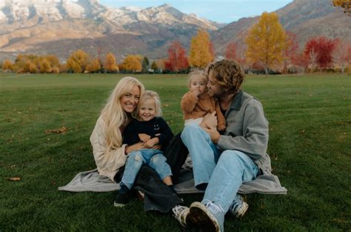 Sarah Beeston's Husband Derik Beeston Biography: Kids, Brother, Age, Parents, Net Worth, Surgery, Wikipedia