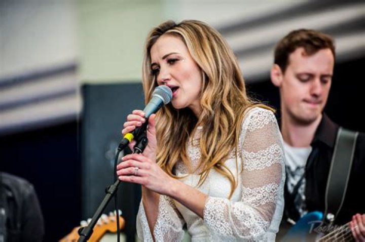 Sarah Darling Announces New Single 'A Little Bit Of Rain'