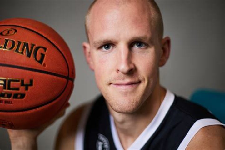 Fame | Seth Hinrichs net worth and salary income estimation Apr, 2024