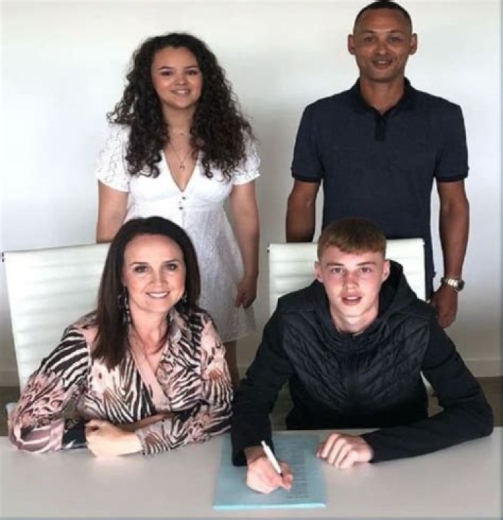 Shina Peller Biography: House, Wife, Children, Age, Club, Net Worth, Constituency, Father, State, Phone Number, Family, Quilox, Website, Cars, Wikipedia