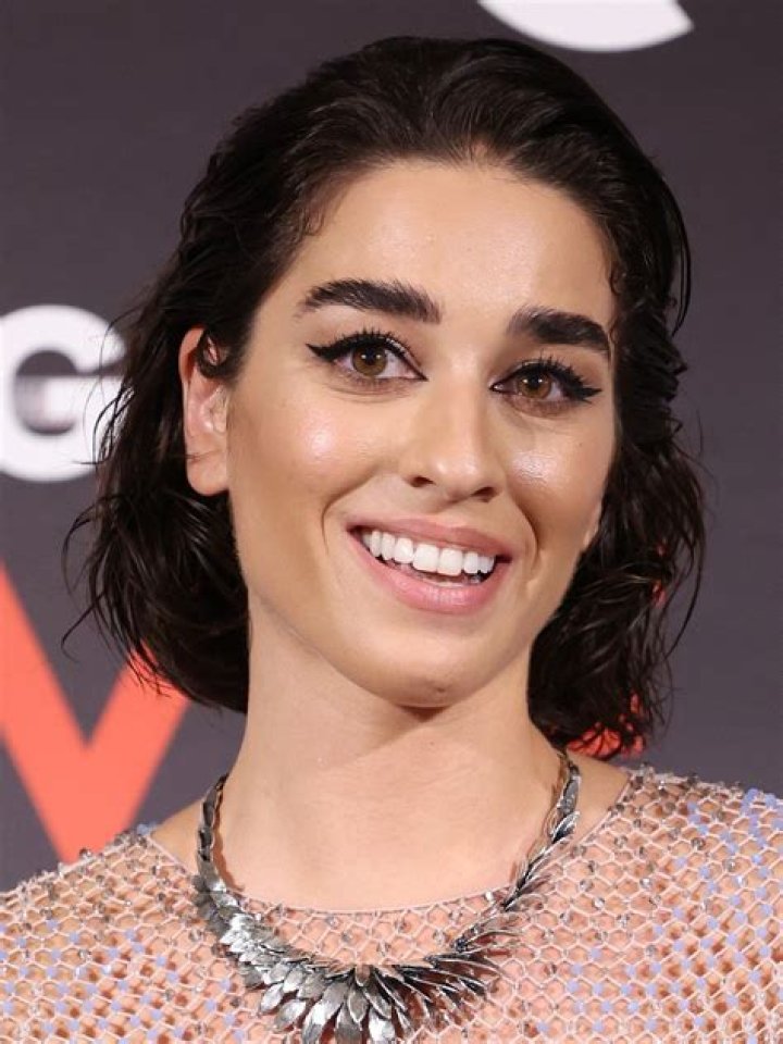 Fame | Simona Tabasco net worth and salary income estimation Apr, 2024