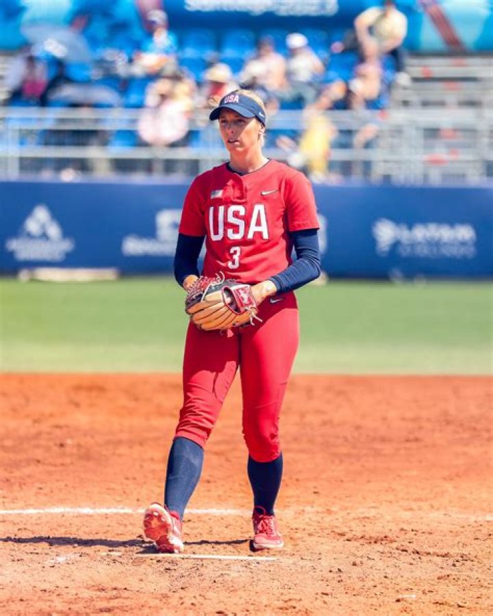 Softball Player Ally Carda Age, Height, Wikipedia, Instagram, Girlfriend, Net Worth