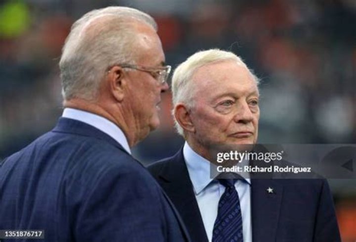 Fame | Stephen Jones (American football) net worth and salary income estimation Jan, 2024