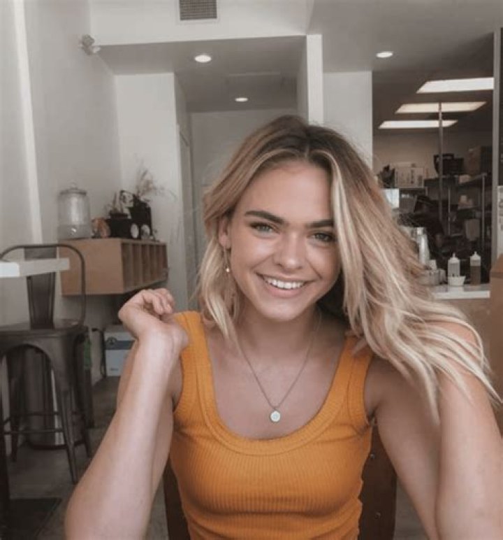 Summer McKeen- Net Worth, Bio, Age, Boyfriend, Dating, Height, Career