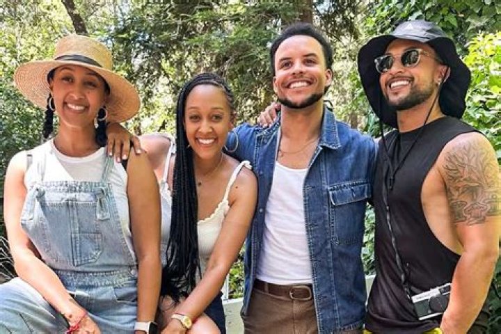 Tahj Mowry Gay, Height, Sister, Brother, Girlfriend, Parents, Net Worth, Baby Daddy