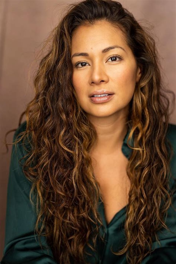 Fame | Tara Hoyos-Martínez net worth and salary income estimation Apr, 2024