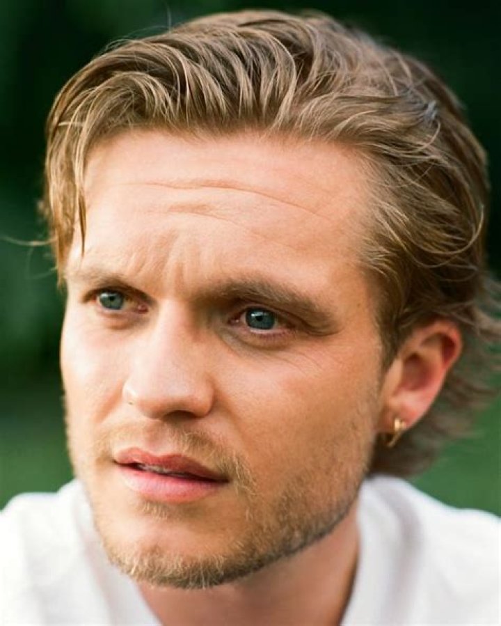 Fame | Tom Glynn-Carney net worth and salary income estimation Jan, 2024